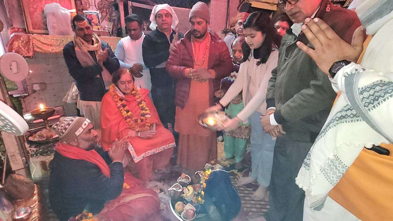 निराला धाम आश्रम में 35 वां विराट शिव शक्ति महायज्ञ विधि विधान के साथ हुआ शुरू
