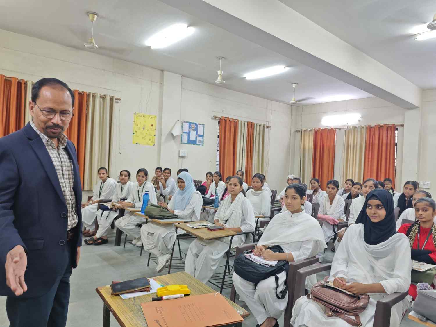 कन्या गुरुकुल में समाचार लेखन और रिपोर्टिंग पर दो दिवसीय कार्यशाला का शुभारंभ