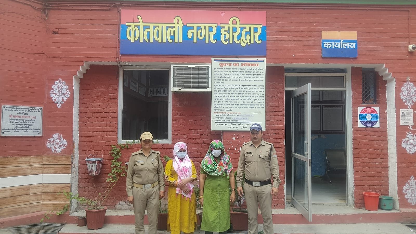 रेलवे स्टेशन पर अश्लील इशारे कर वेश्यावृति को बढावा देने वाली महिलाएं गिरफ्तार