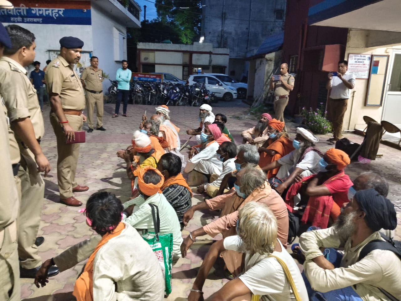 ऑपरेशन कालनेमी के तहत ढोंगी बाबाओ पर कार्रवाई, हरिद्वार और देहरादून में 54 फर्जी बाबा गिरफ्तार