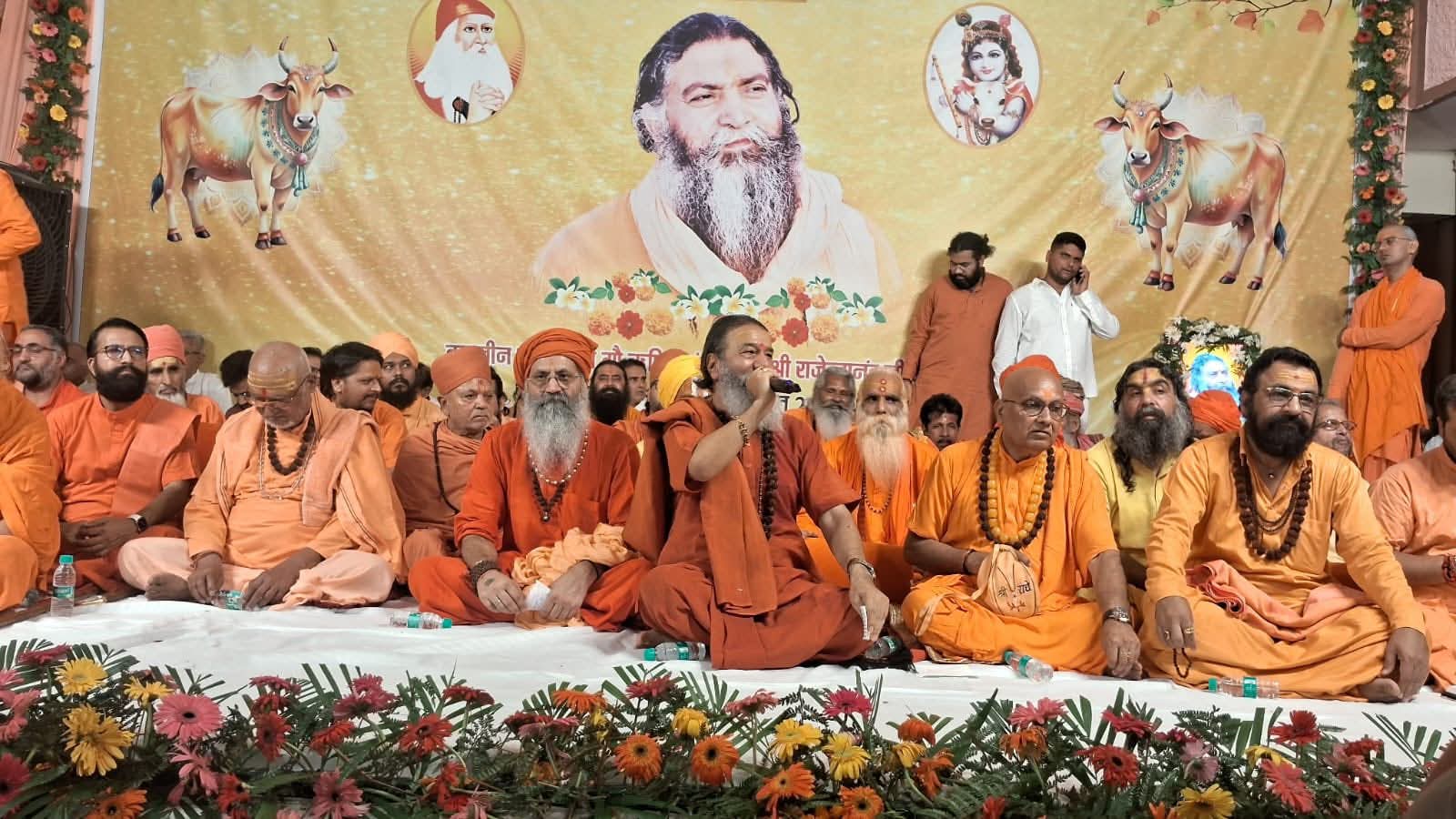 ब्रह्मलीन स्वामी राजेंद्रानंद महाराज को तेरह अखाड़े के संतों ने दी श्रद्धांजलि