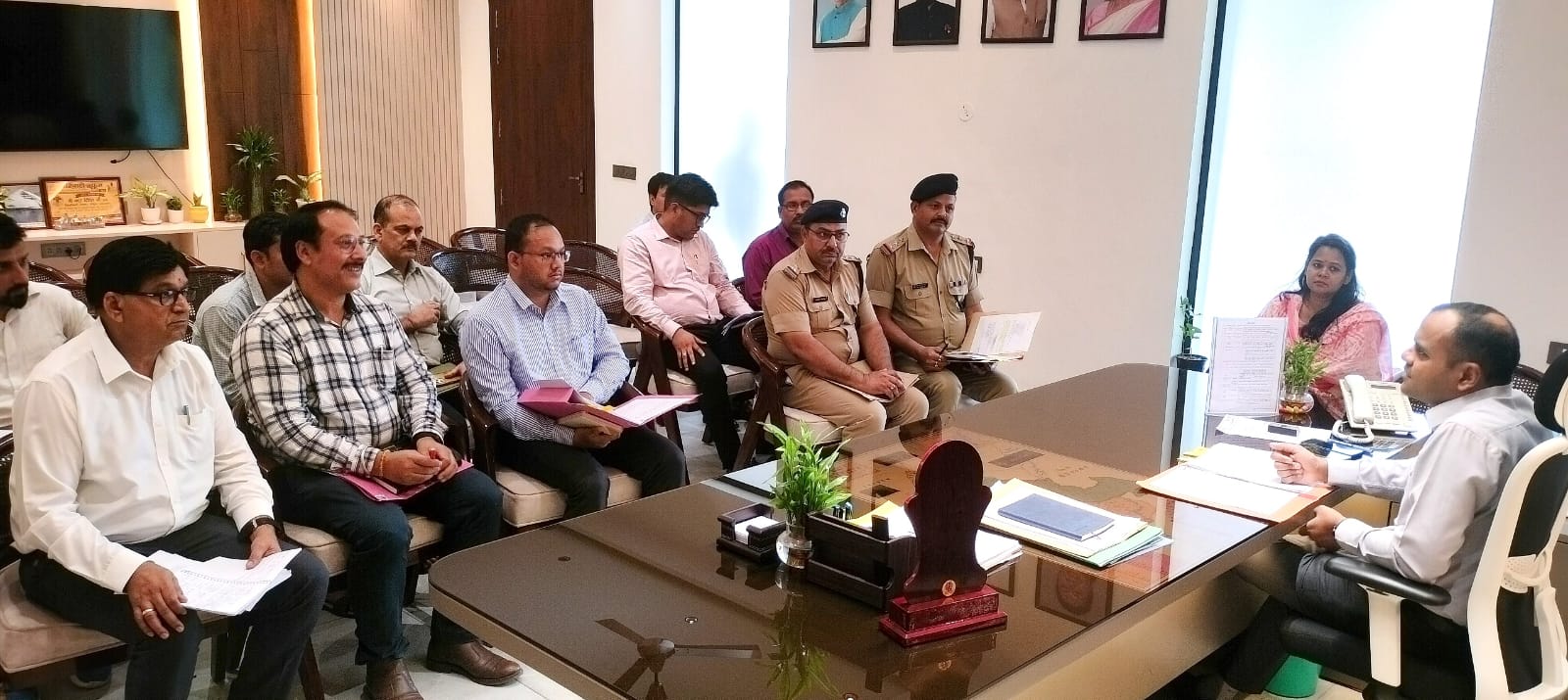 स्कूल कॉलेज के निकट कोई भी तम्बांकू, गुटखे की दुकानें संचालित न हो – डीएम मयूर दीक्षित