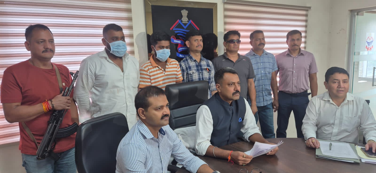 एसटीएफ की बड़ी कारवाई, प्रवीण वाल्मीकि गैंग से जुड़े दो पुलिसकर्मियों को गिरफ्तार कर भेजा जेल