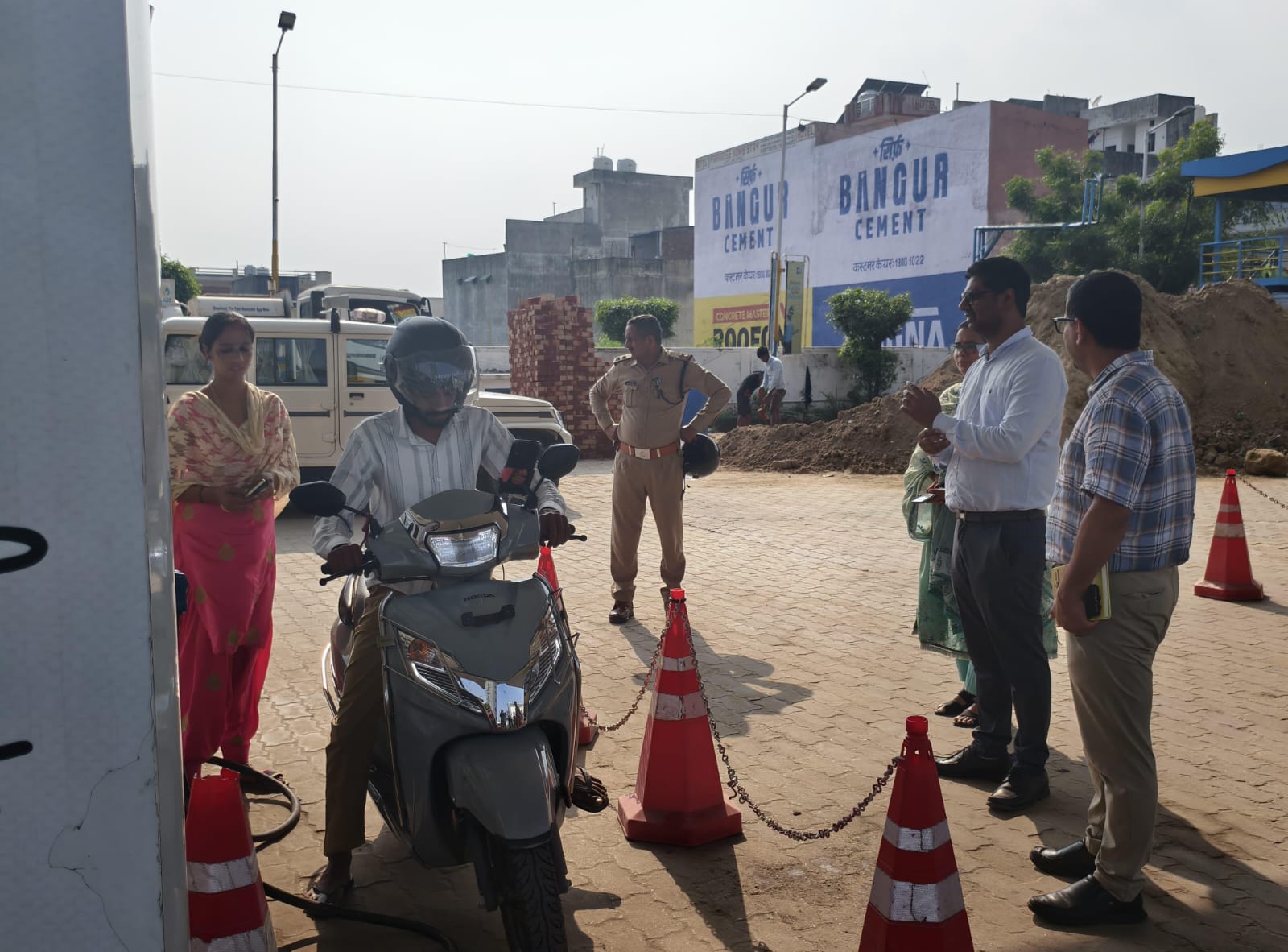 नो हेलमेट, नो पेट्रोल अभियान का शुभारम्भ